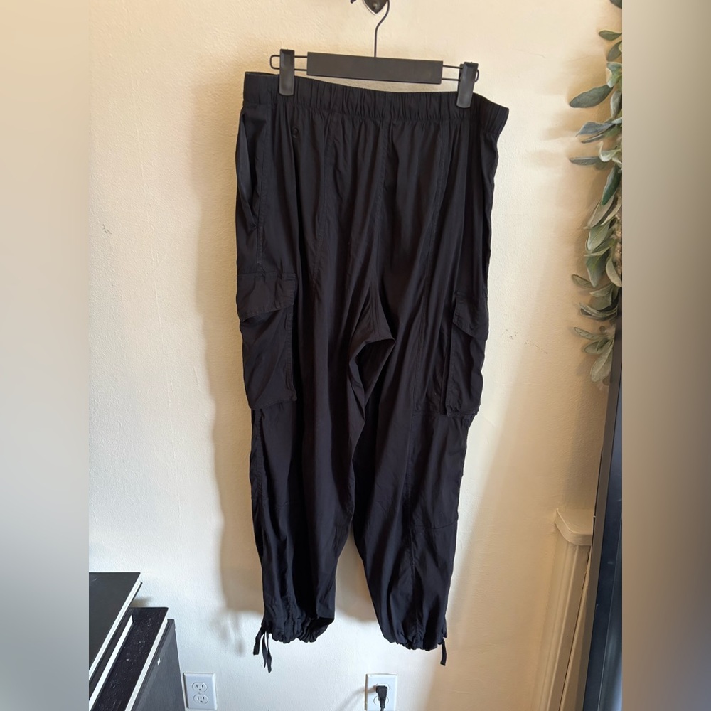 Lululemon cargo pants - Picture 2 of 3